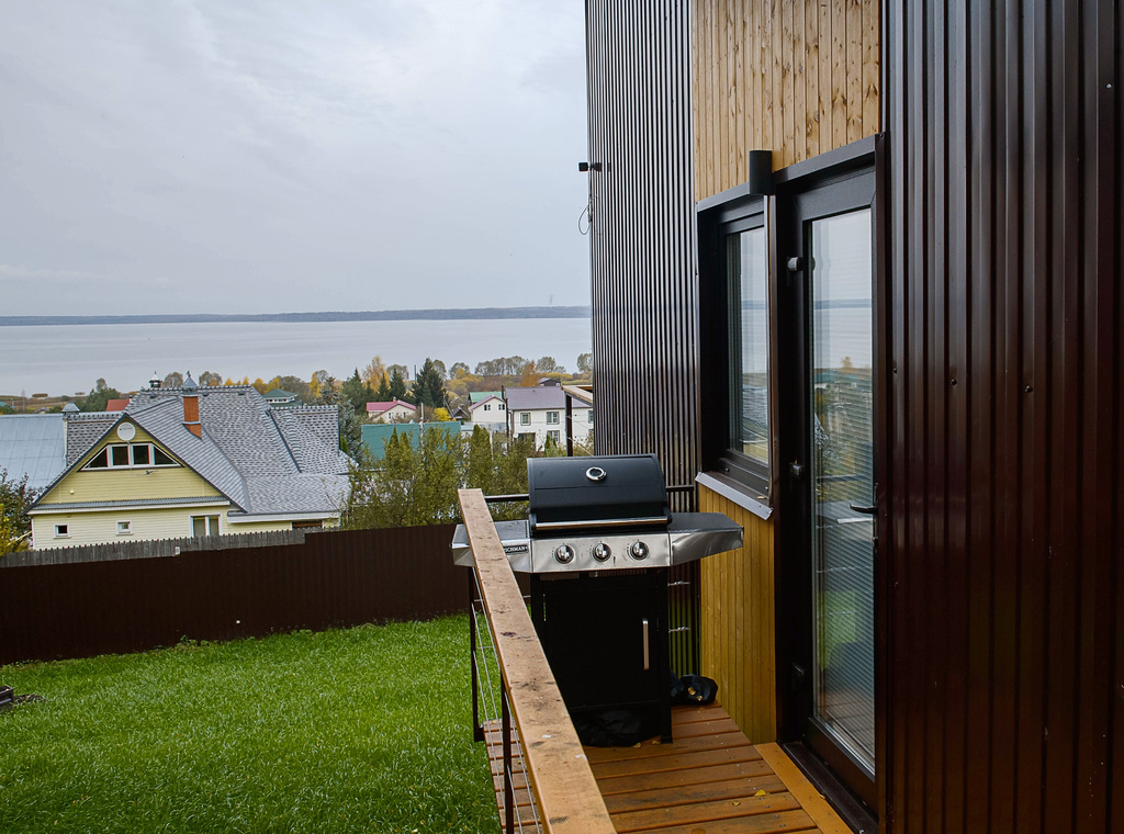 Гриль, вход и панарама